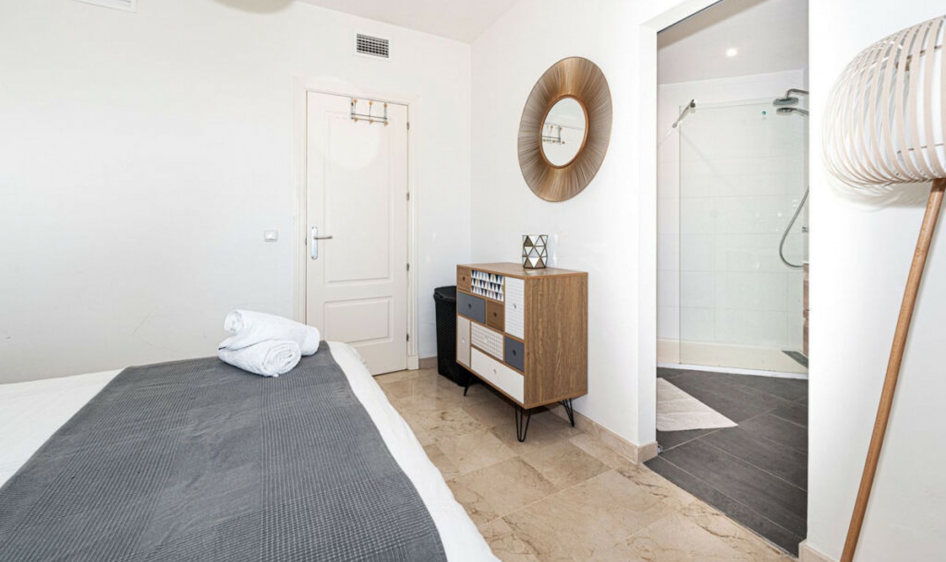 Resale - Apartment -
Casares Playa