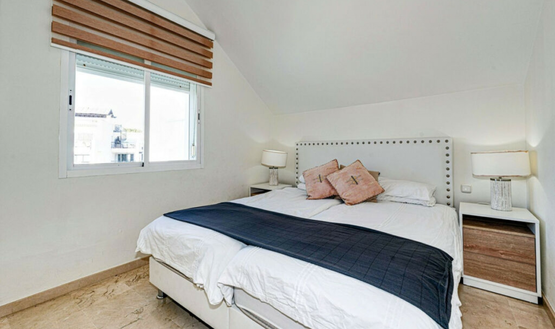 Resale - Apartment -
Casares Playa