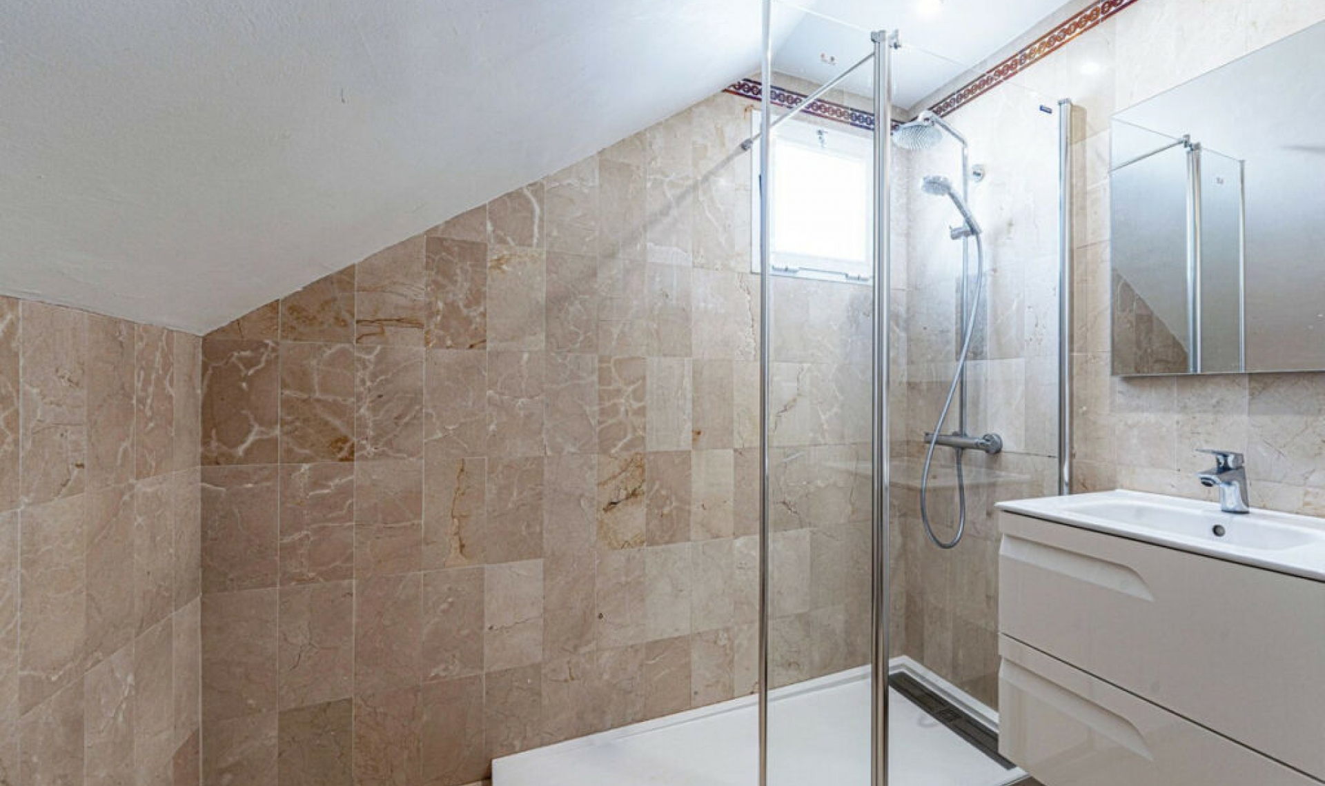 Resale - Apartment -
Casares Playa