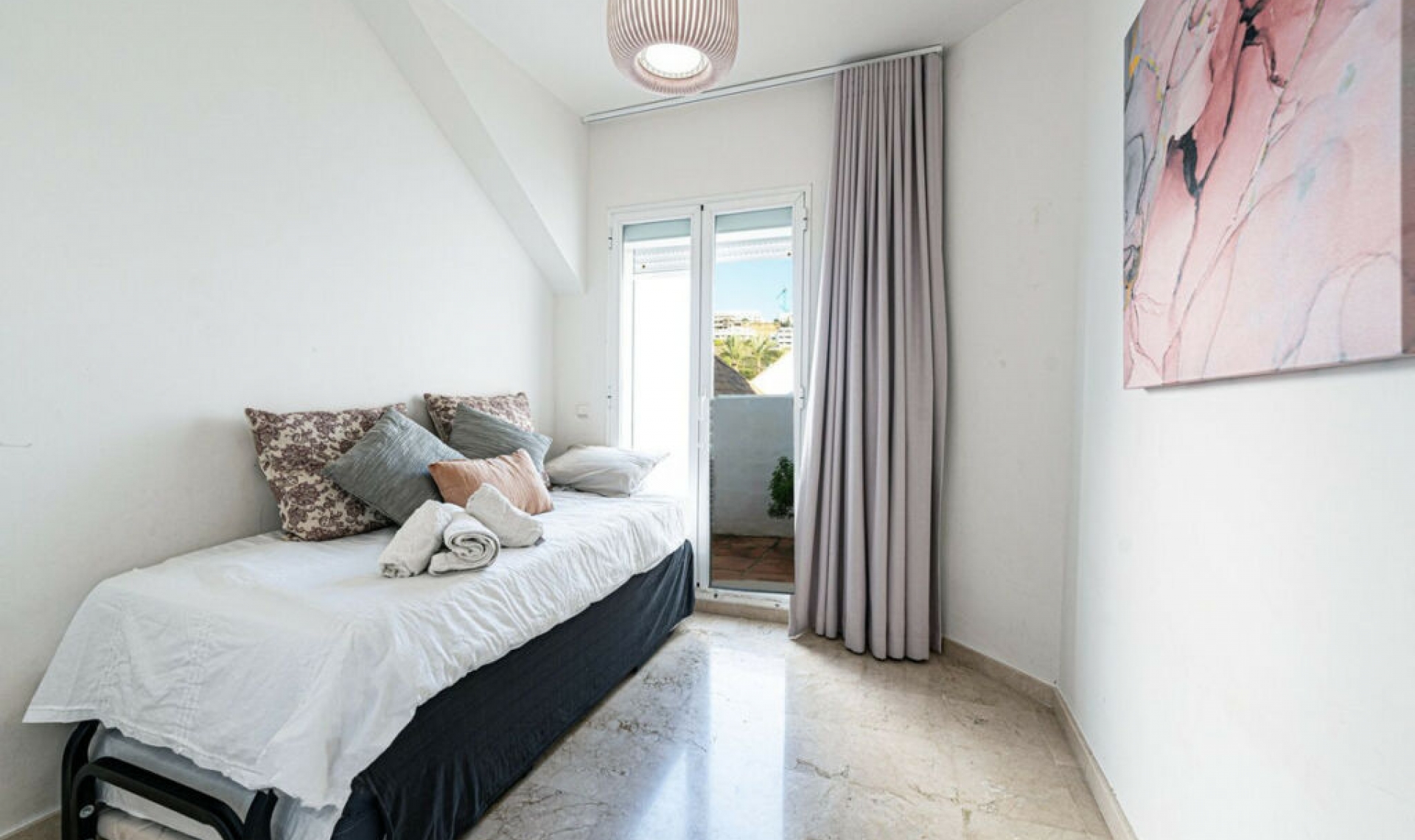 Resale - Apartment -
Casares Playa