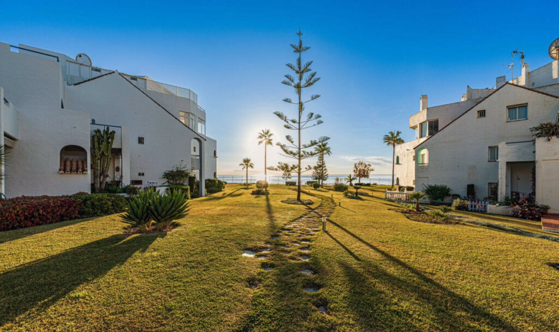 Resale - Apartment -
Casares Playa