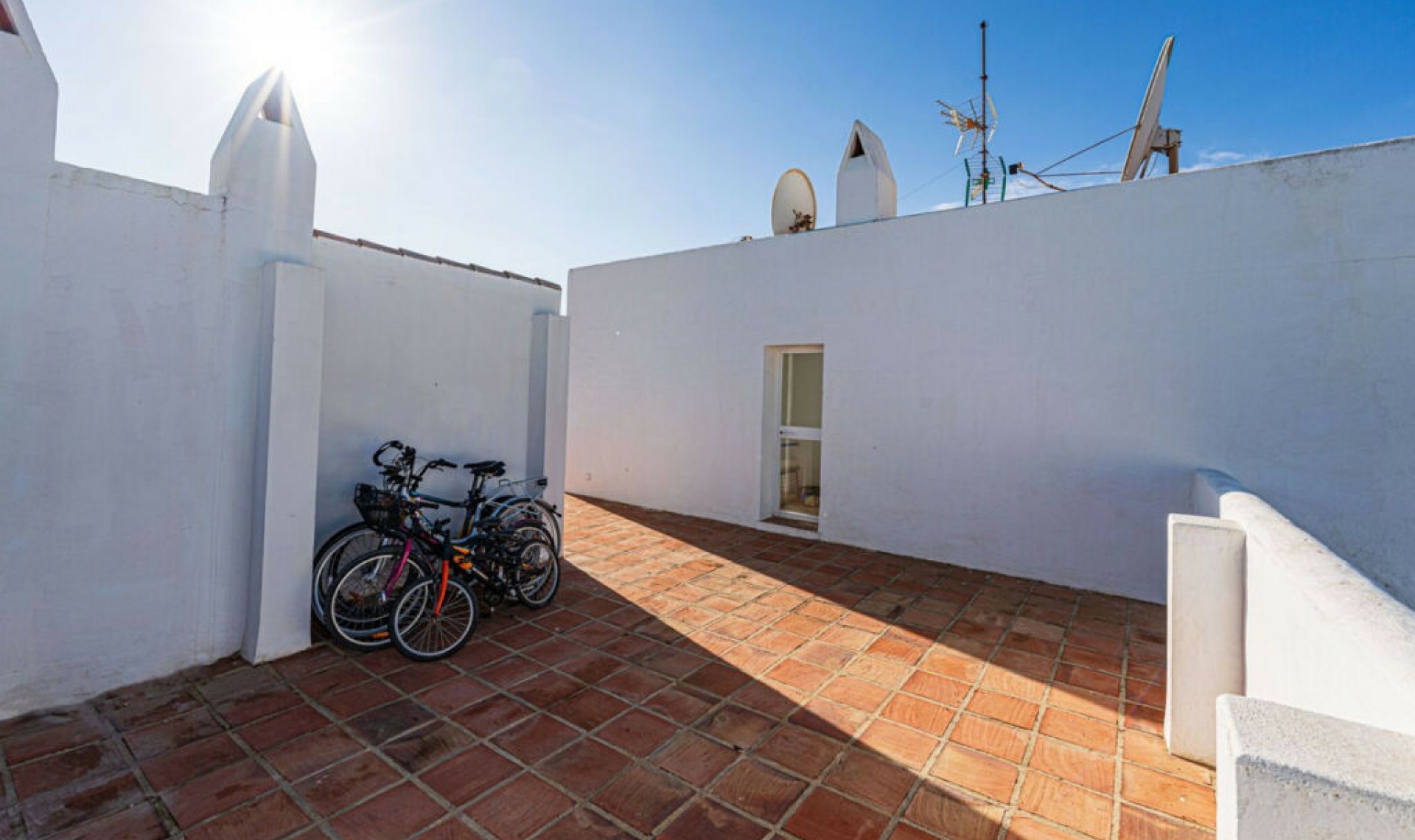 Resale - Apartment -
Casares Playa