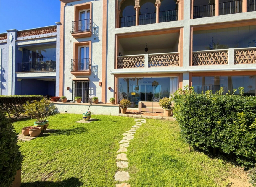 Resale - Apartment -
Casares Playa