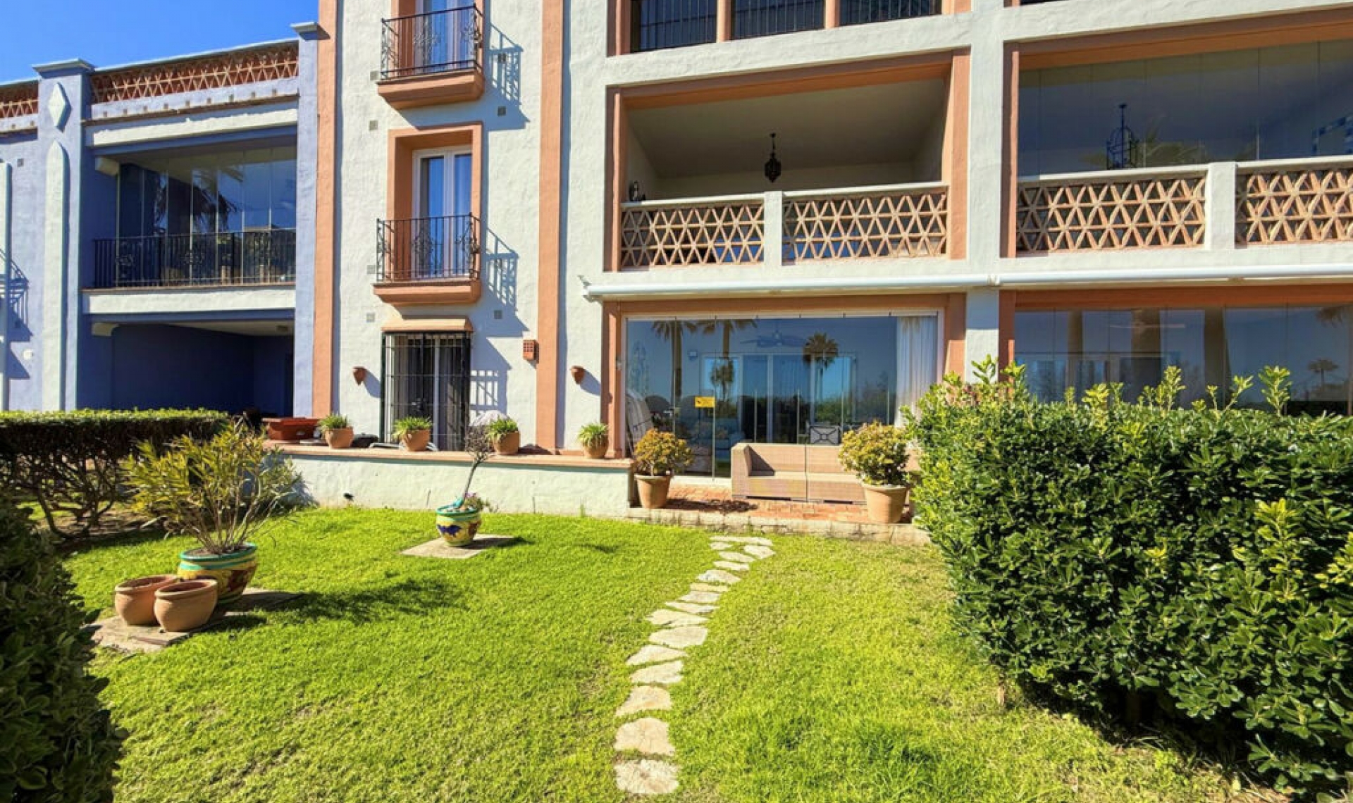 Resale - Apartment -
Casares Playa