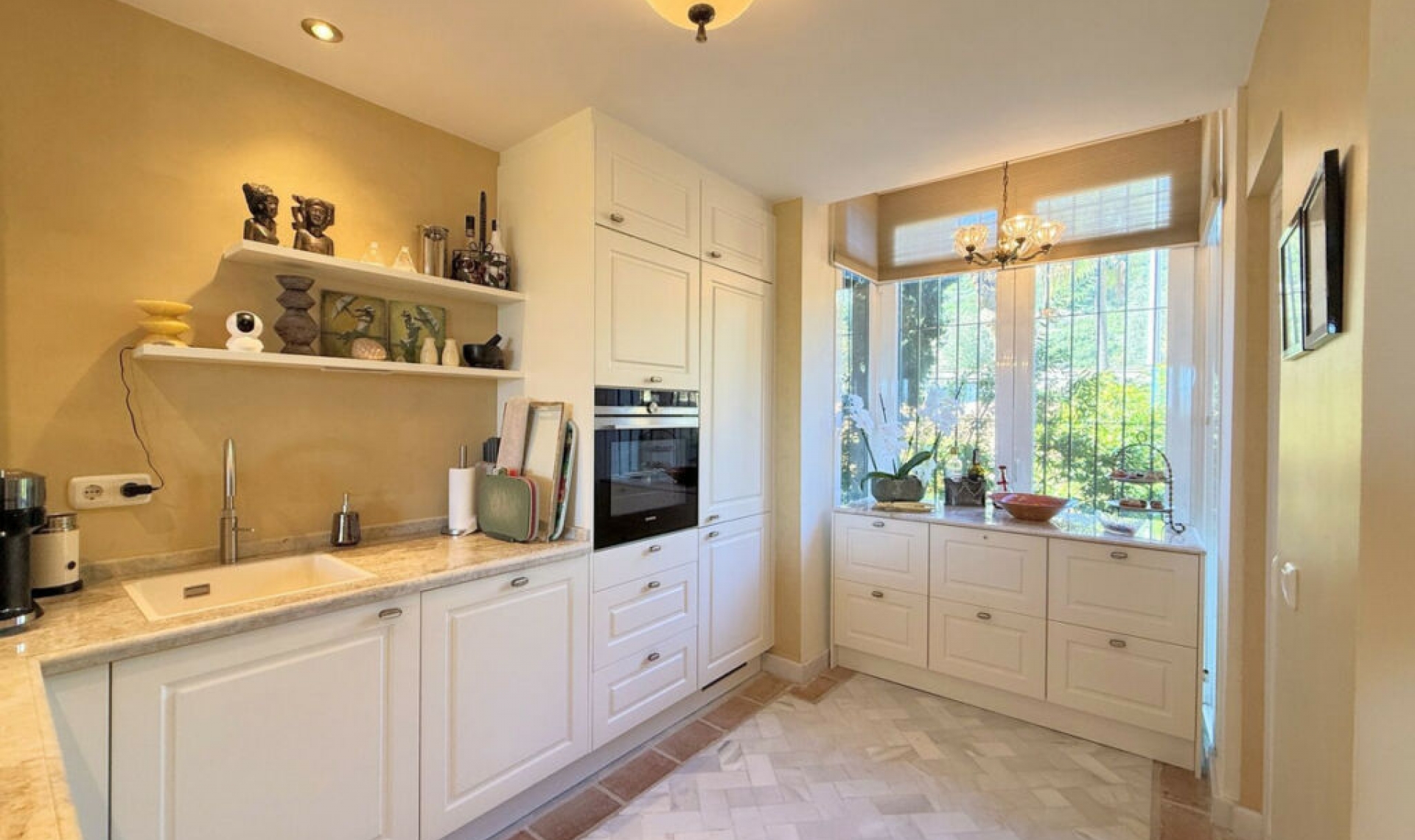 Resale - Apartment -
Casares Playa