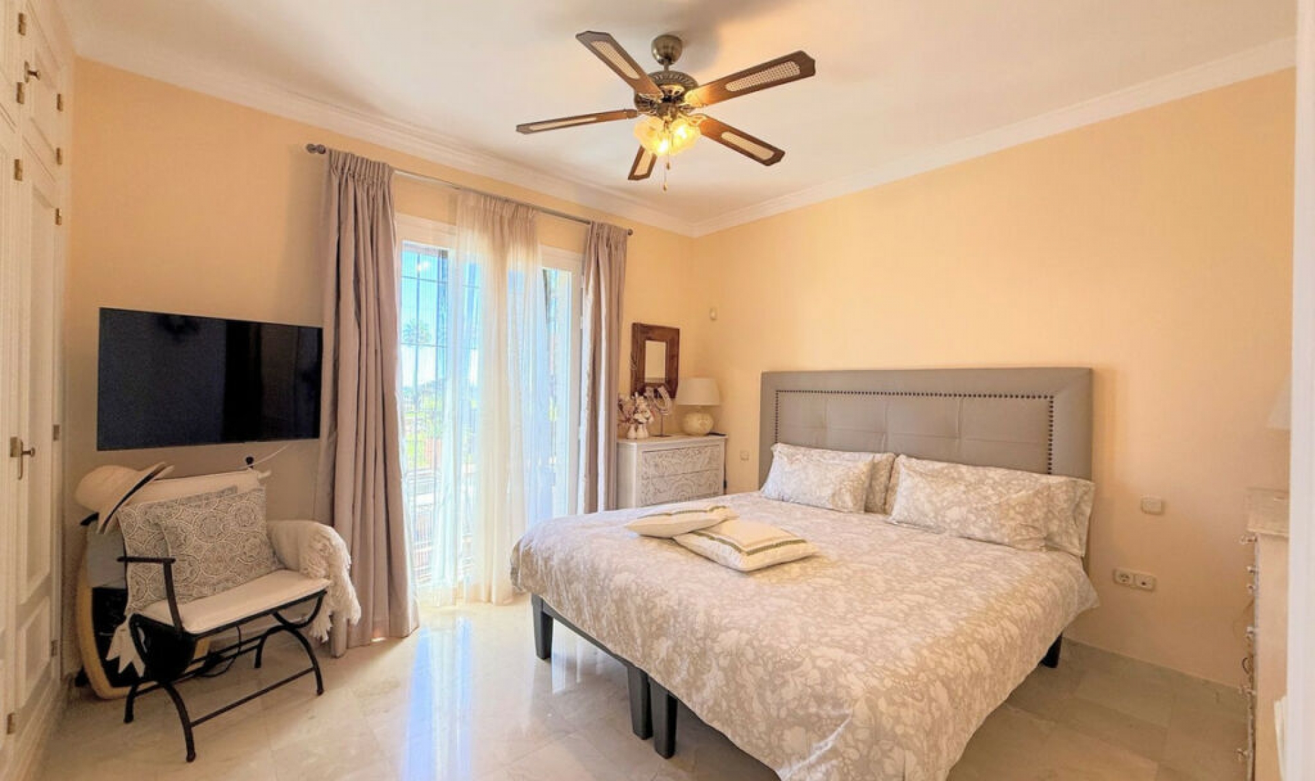 Resale - Apartment -
Casares Playa