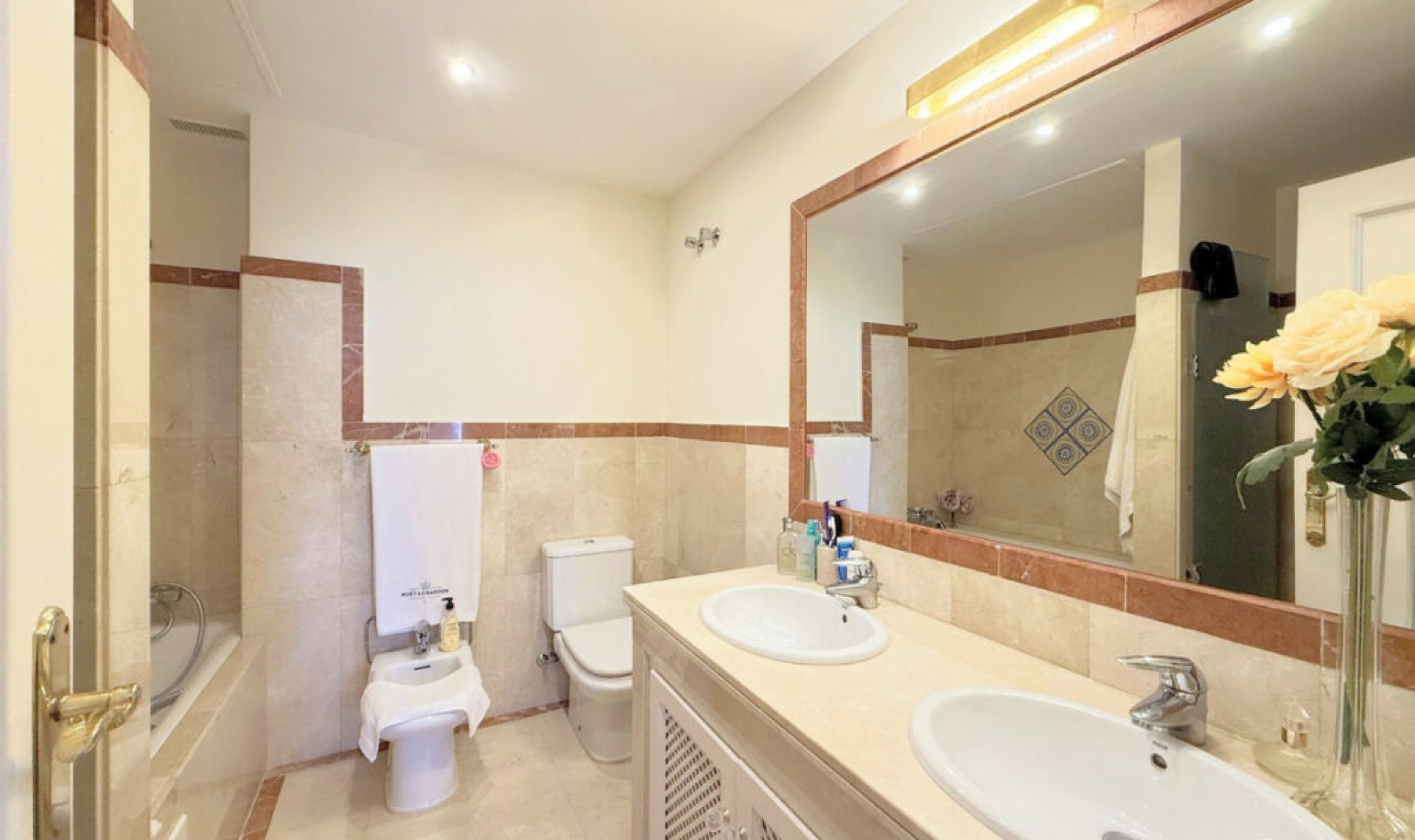 Resale - Apartment -
Casares Playa