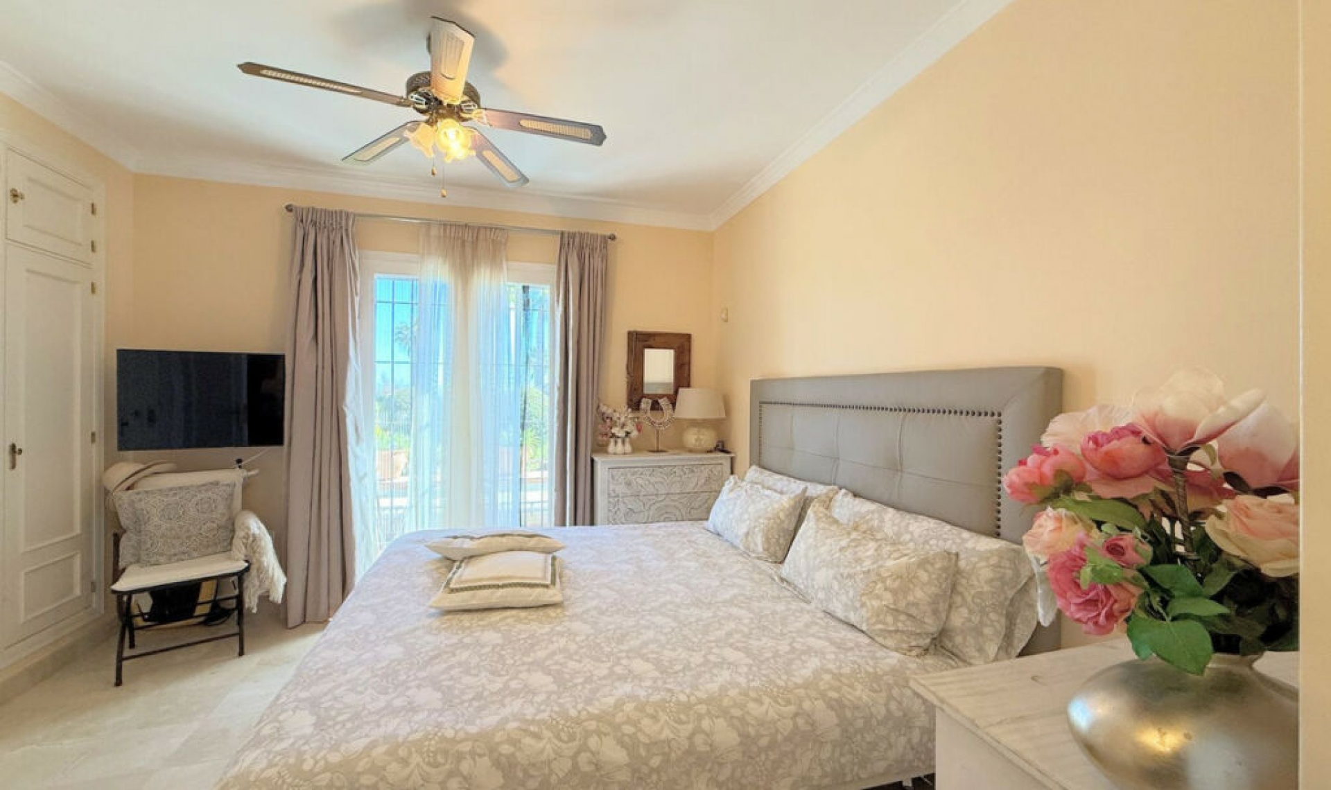 Resale - Apartment -
Casares Playa