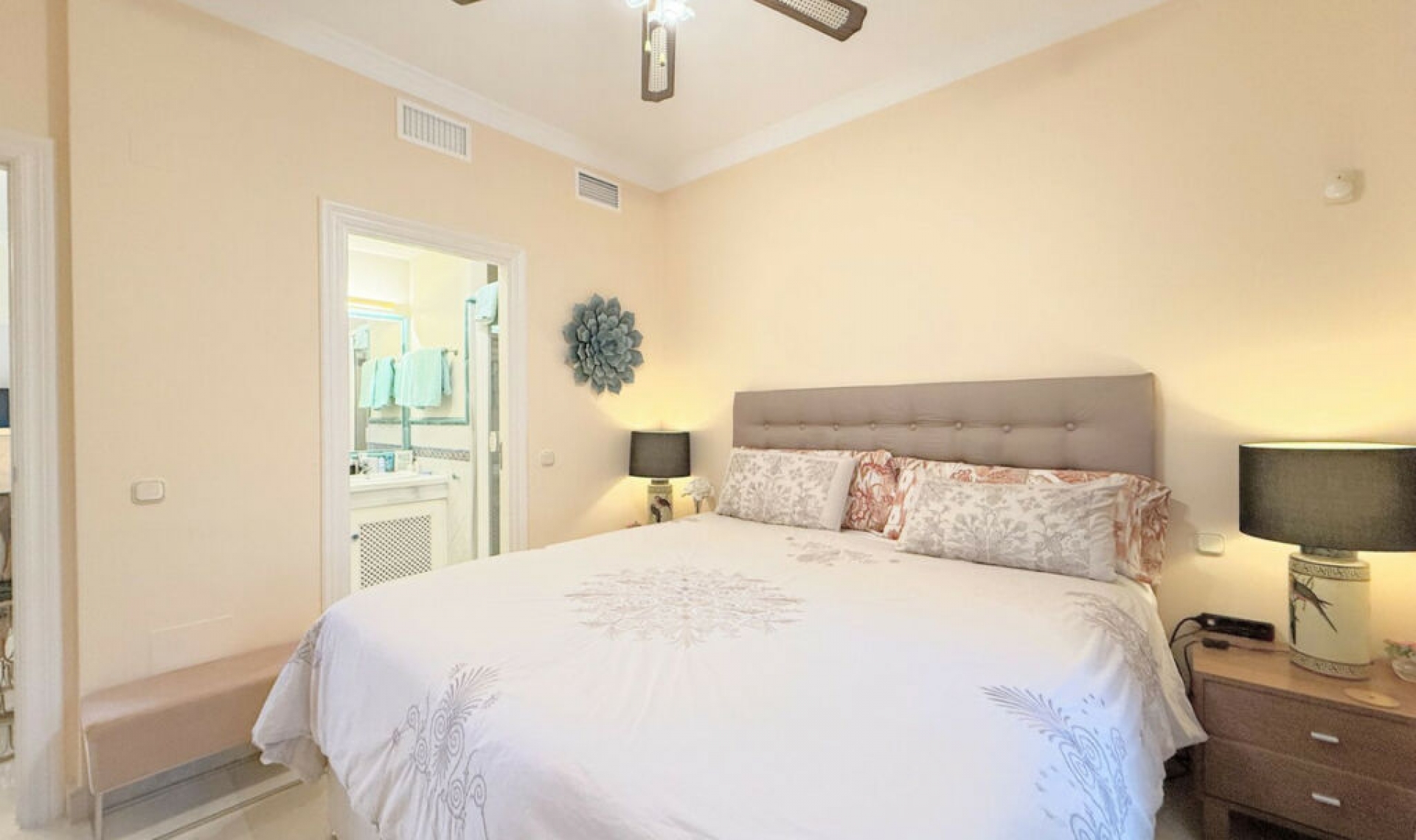 Resale - Apartment -
Casares Playa