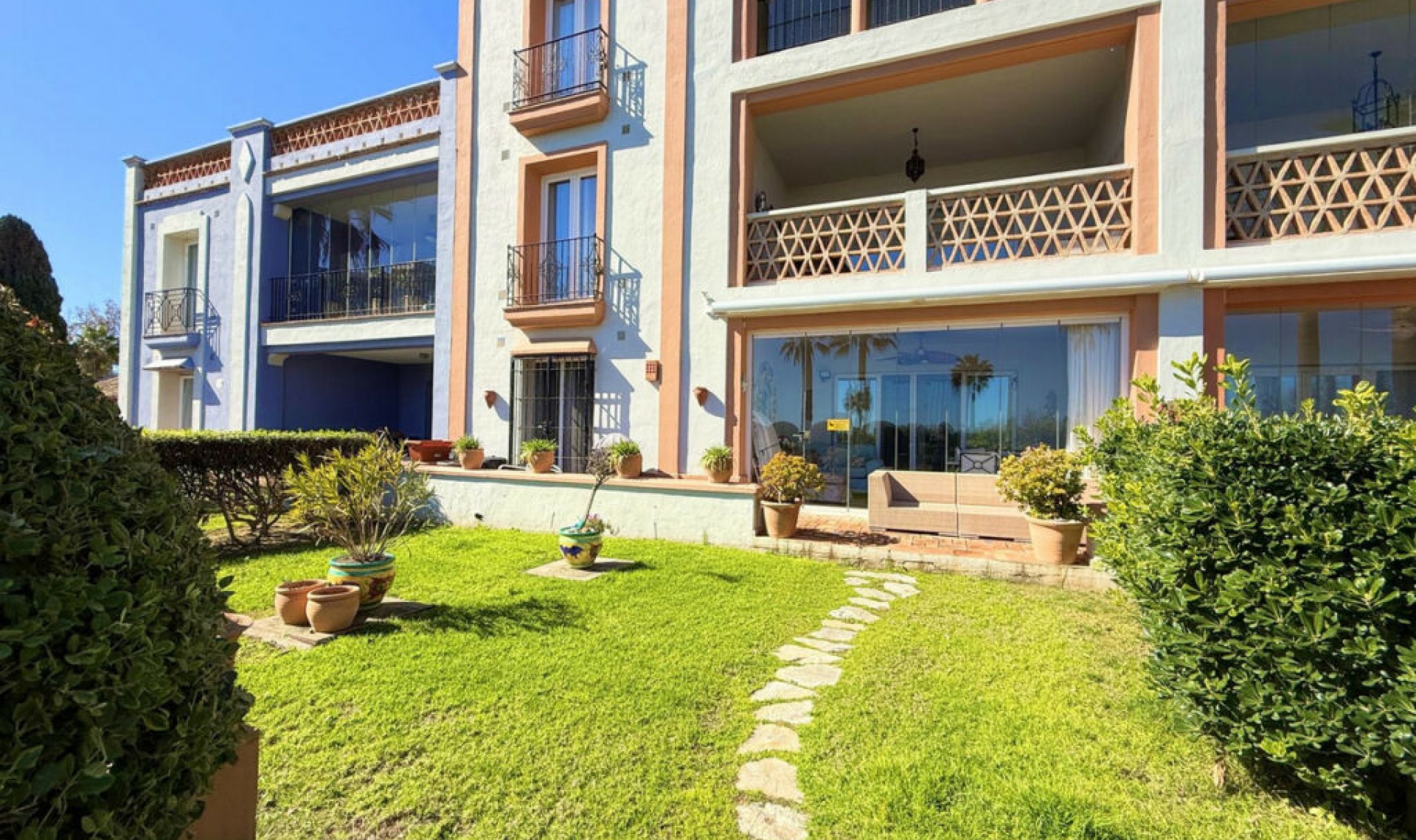 Resale - Apartment -
Casares Playa