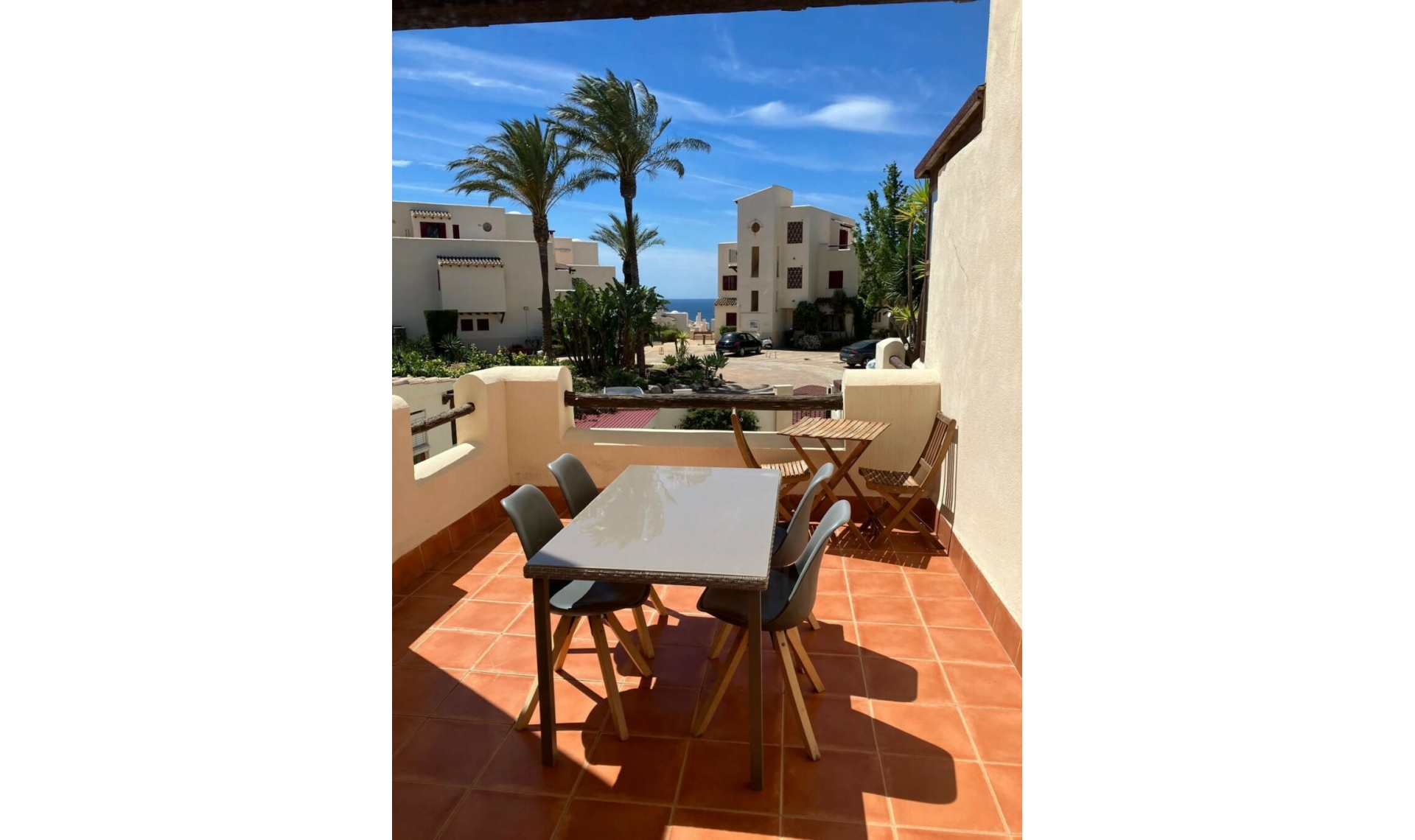 Resale - Apartment -
Casares Playa