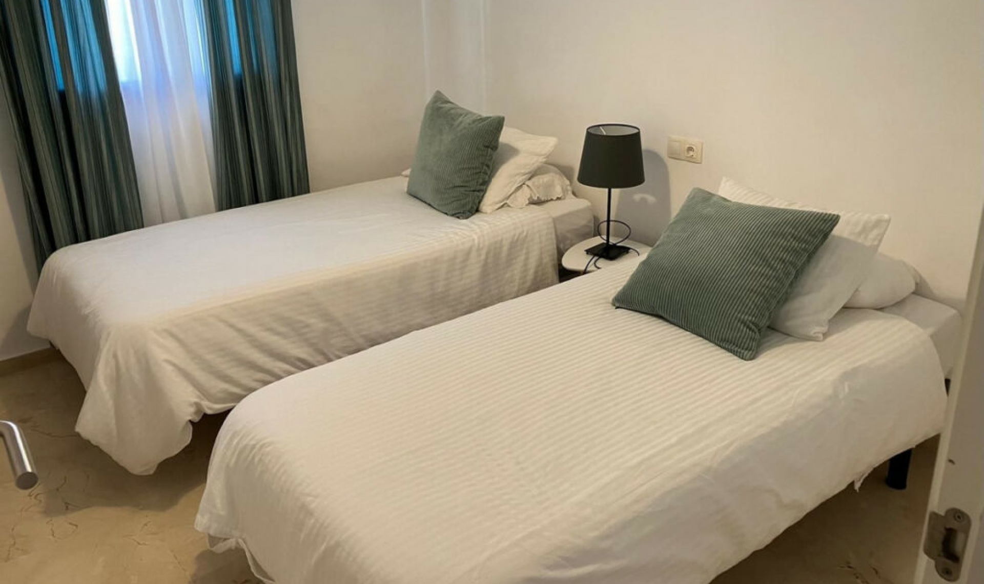 Resale - Apartment -
Casares Playa