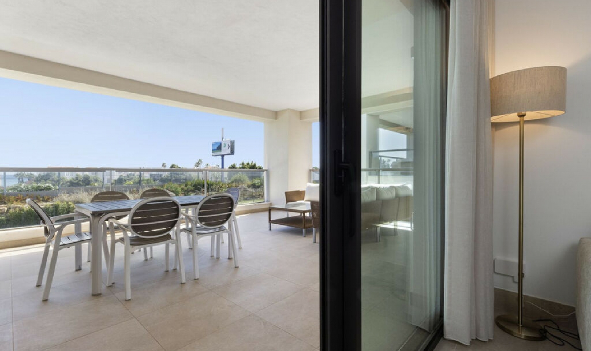 Resale - Apartment -
Casares Playa