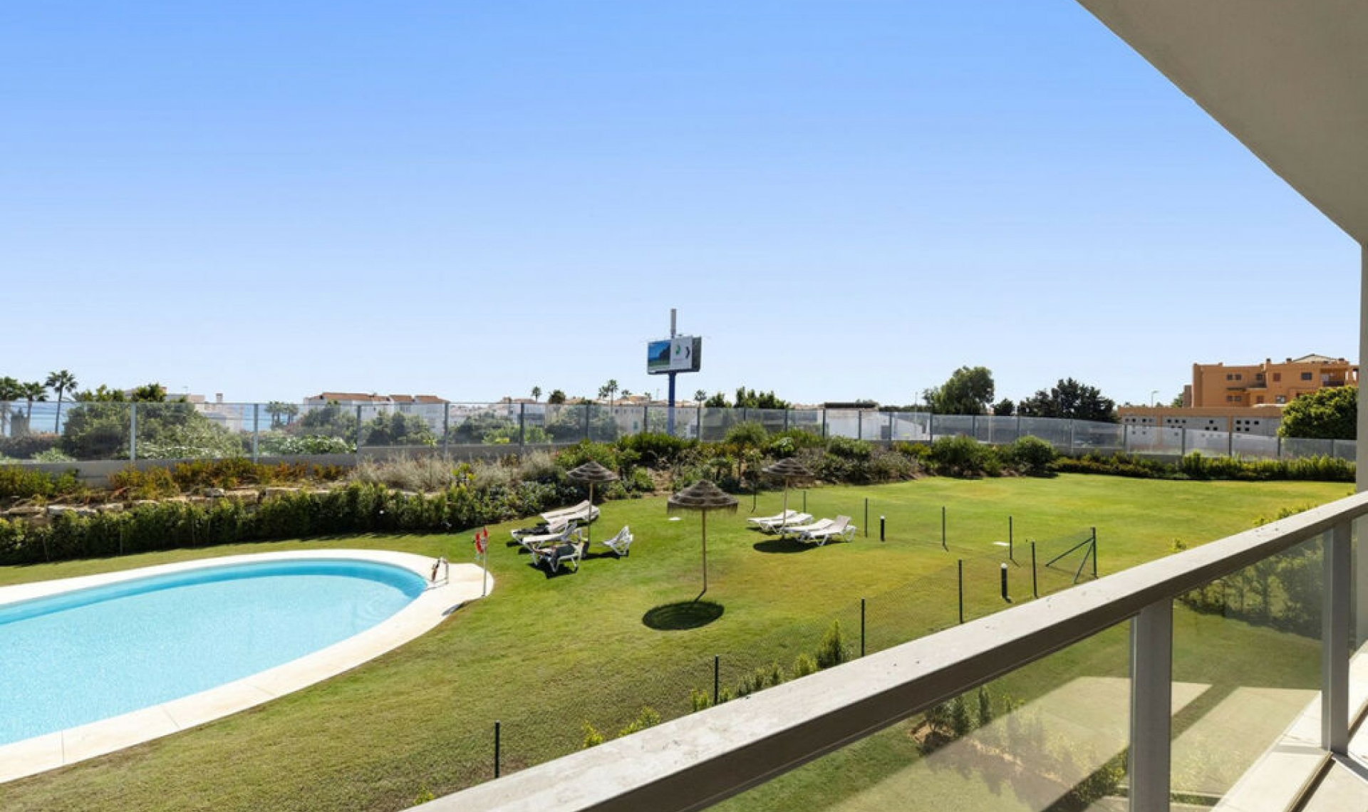 Resale - Apartment -
Casares Playa
