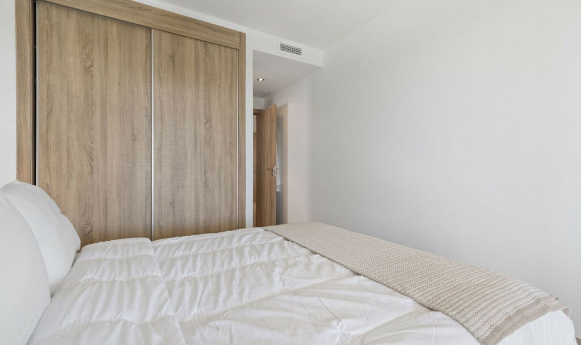 Resale - Apartment -
Casares Playa