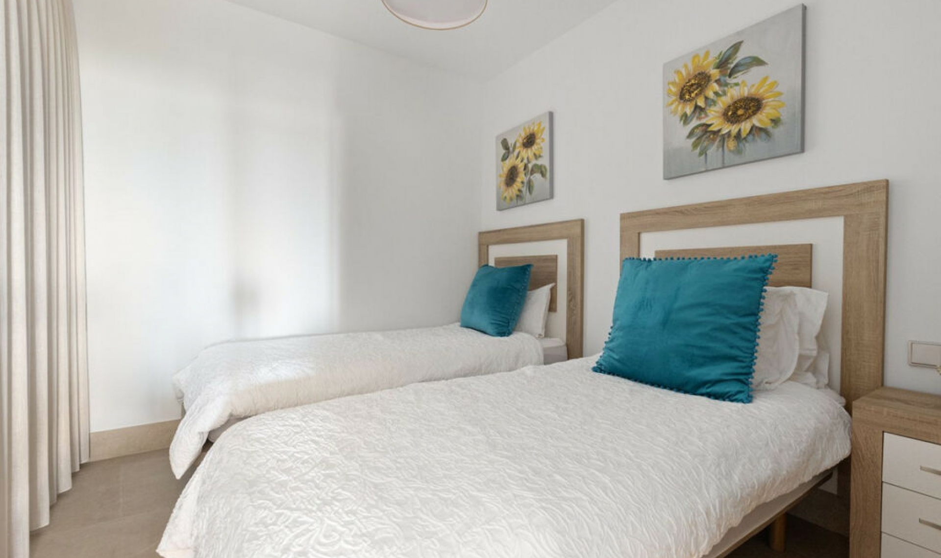 Resale - Apartment -
Casares Playa