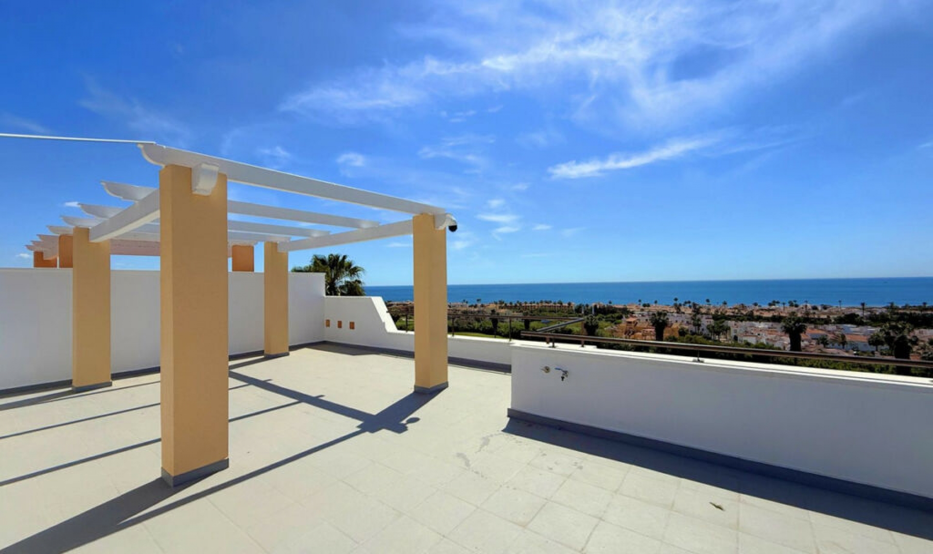Resale - Apartment -
Casares Playa