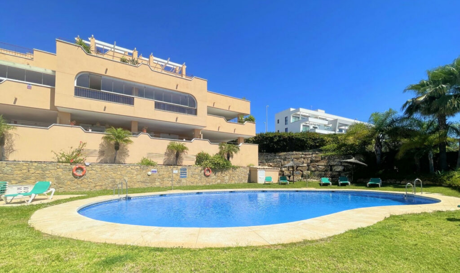 Resale - Apartment -
Casares Playa