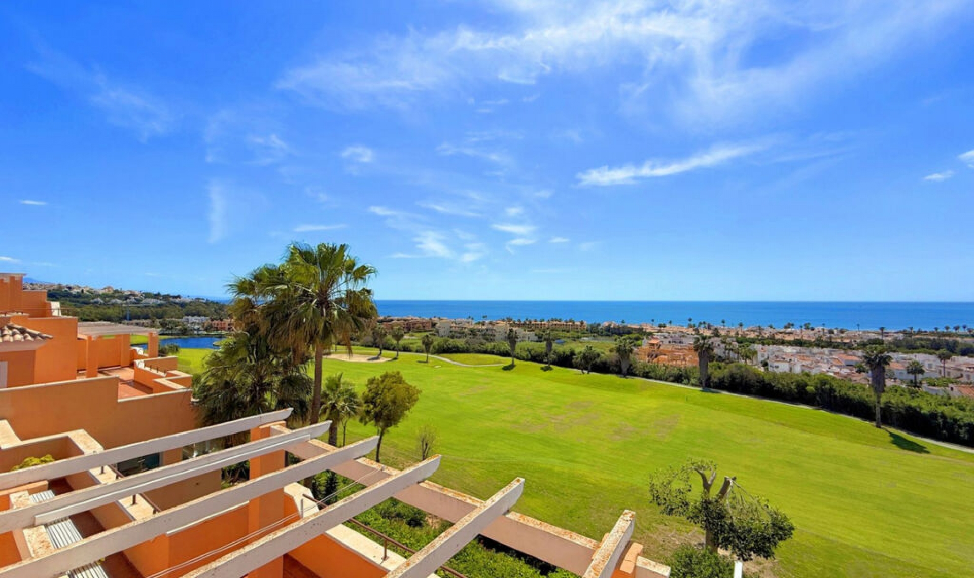 Resale - Apartment -
Casares Playa