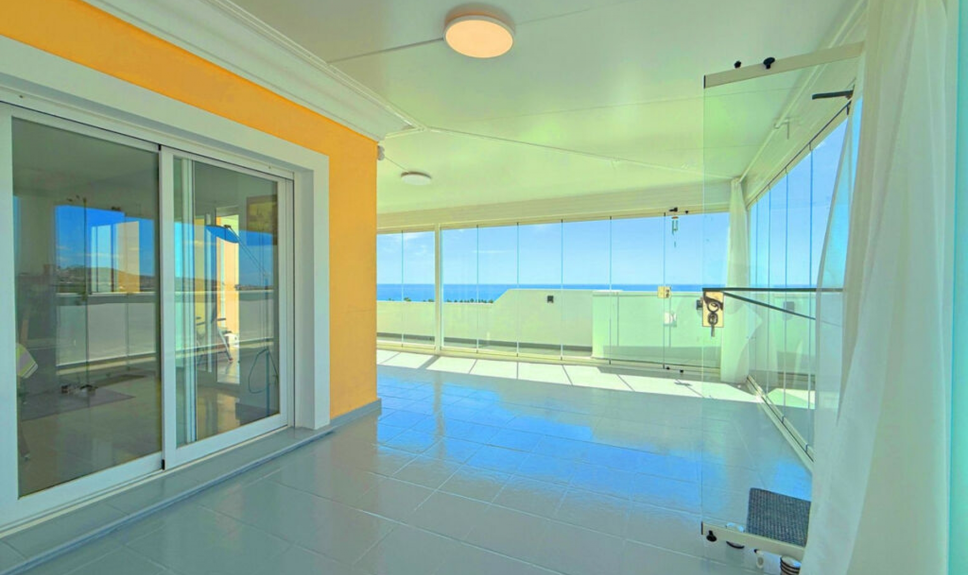 Resale - Apartment -
Casares Playa