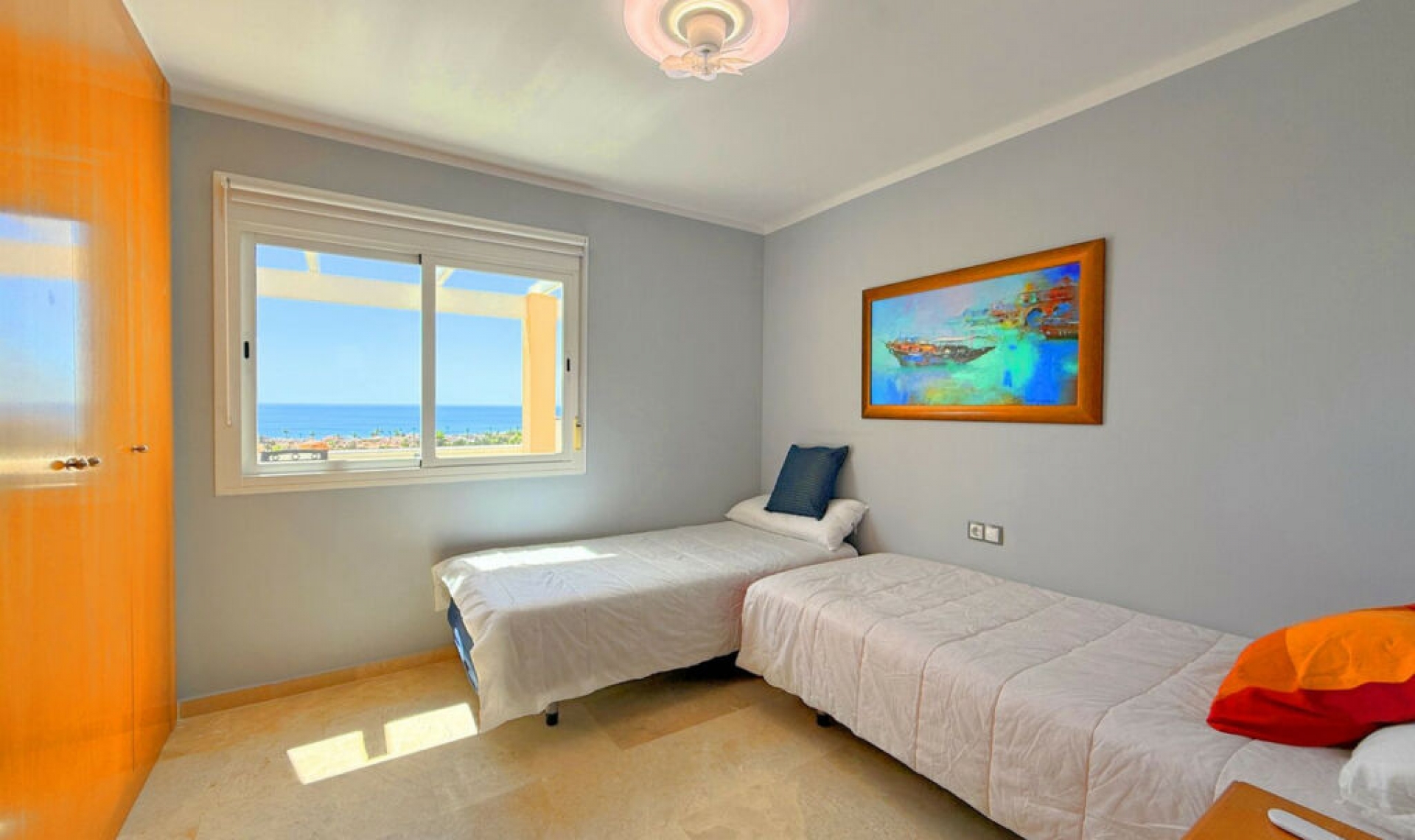 Resale - Apartment -
Casares Playa