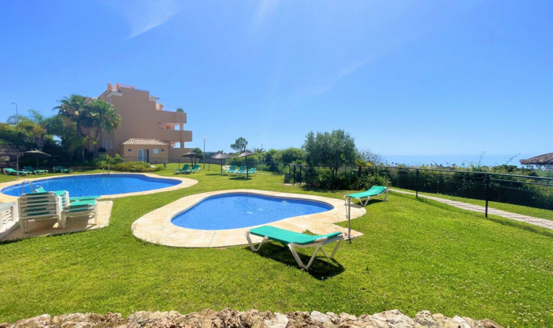 Resale - Apartment -
Casares Playa