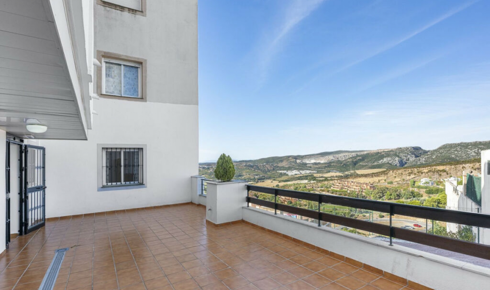 Resale - Apartment -
Casares Playa