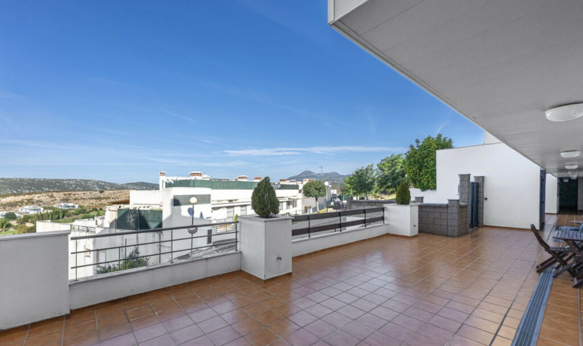 Resale - Apartment -
Casares Playa