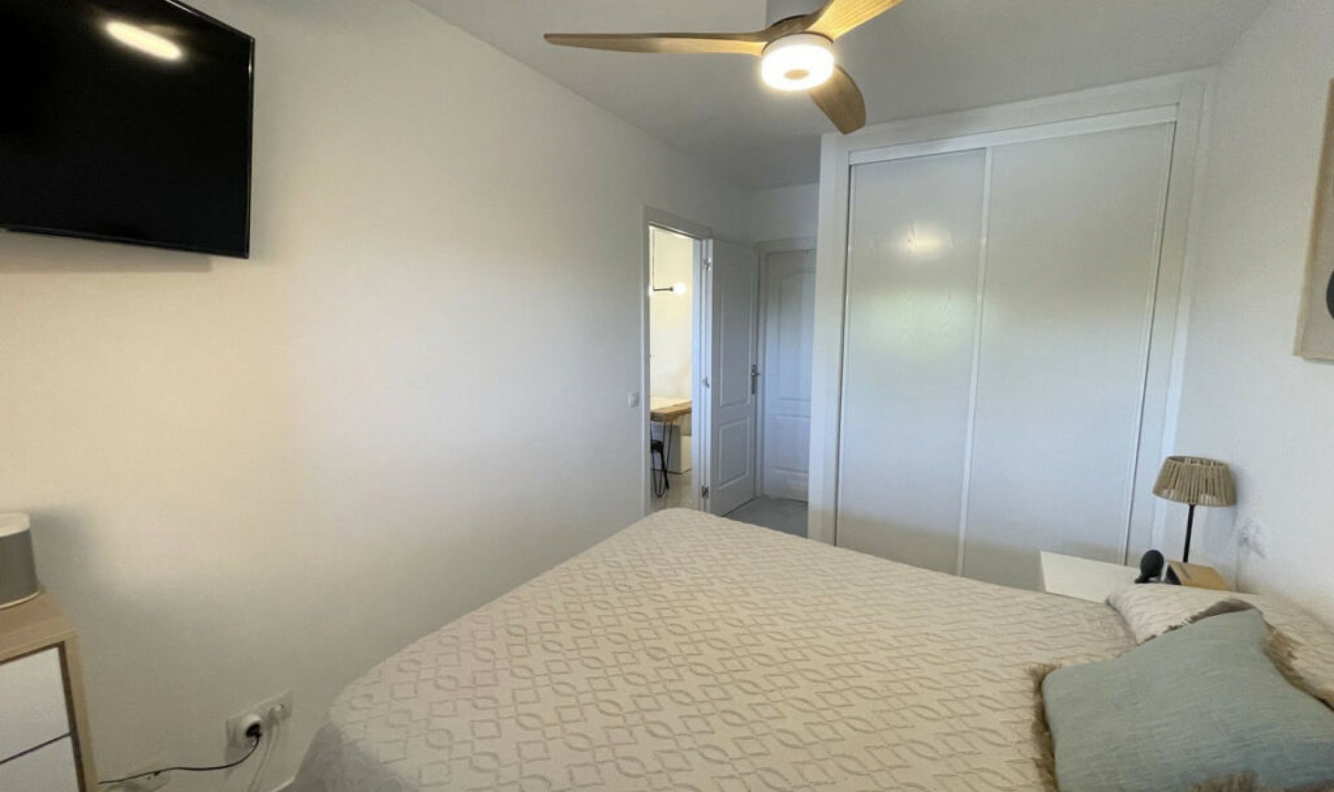 Resale - Apartment -
Casares Playa