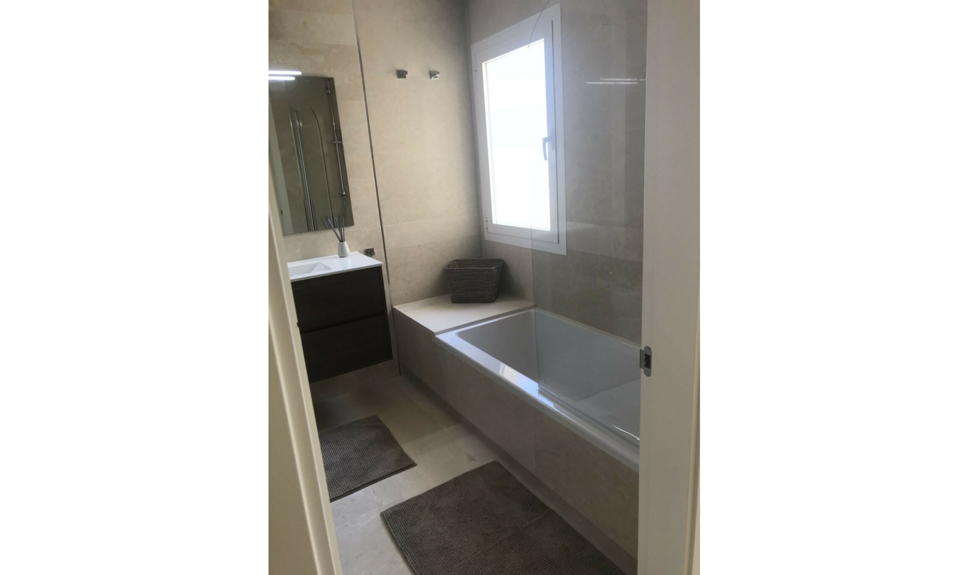 Resale - Apartment -
Cerros del Aguila