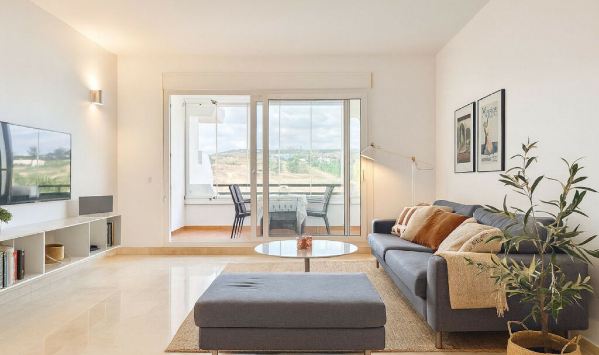 Resale - Apartment -
Cerros del Aguila