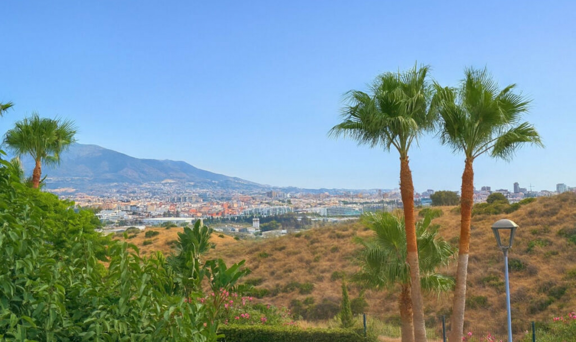 Resale - Apartment -
Cerros del Aguila