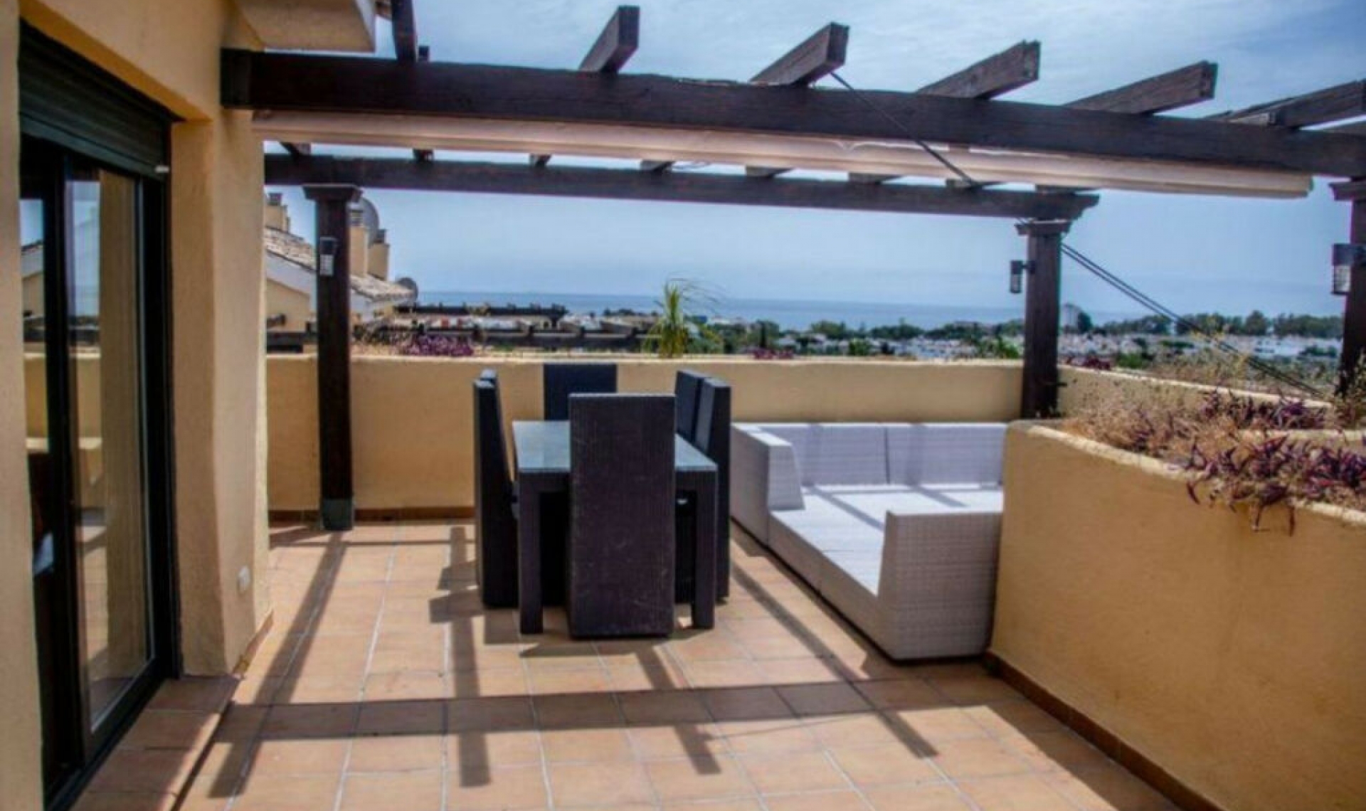 Resale - Apartment -
Costalita