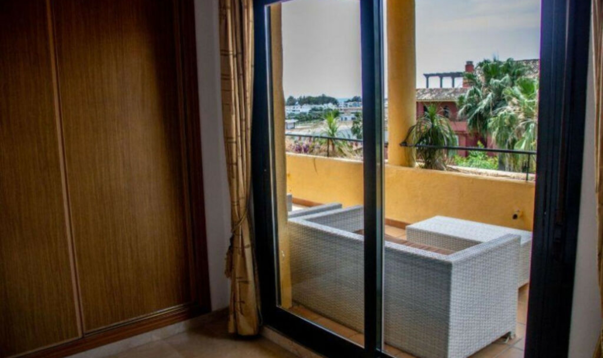 Resale - Apartment -
Costalita