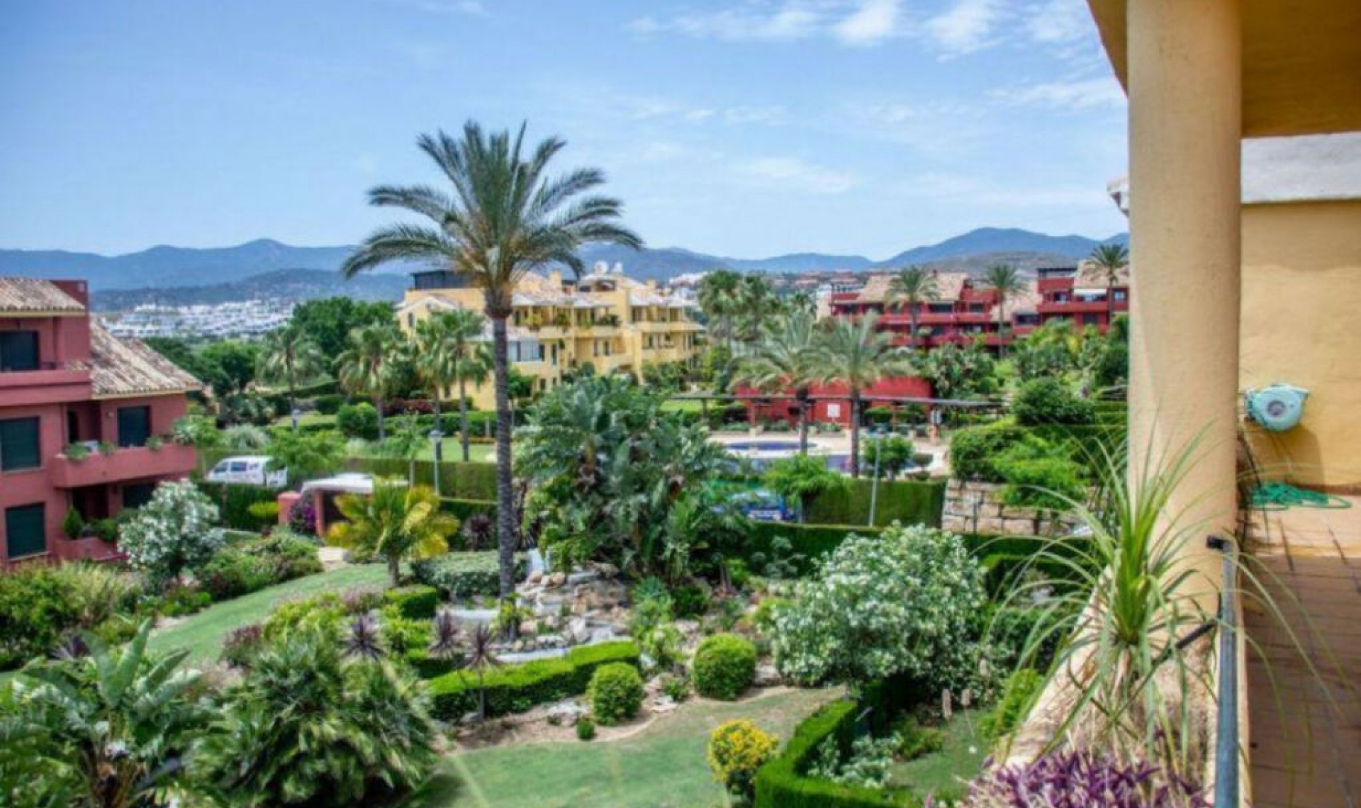 Resale - Apartment -
Costalita