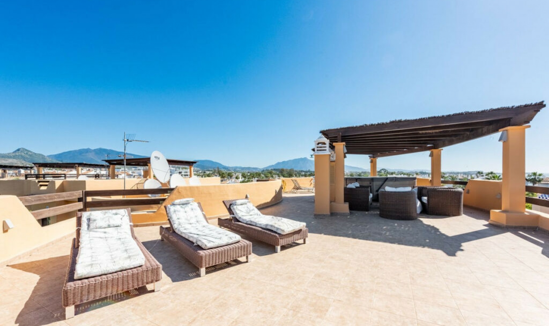 Resale - Apartment -
Costalita