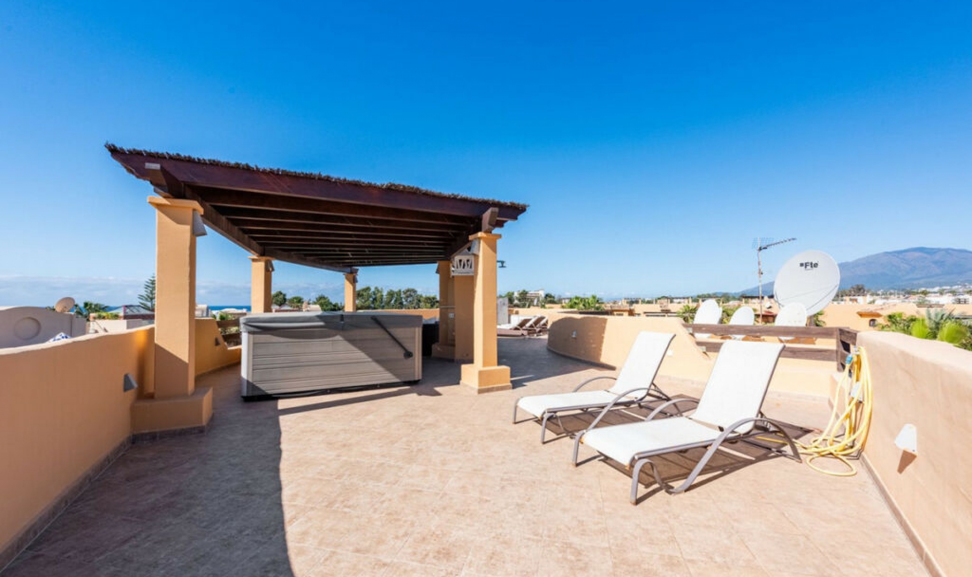 Resale - Apartment -
Costalita