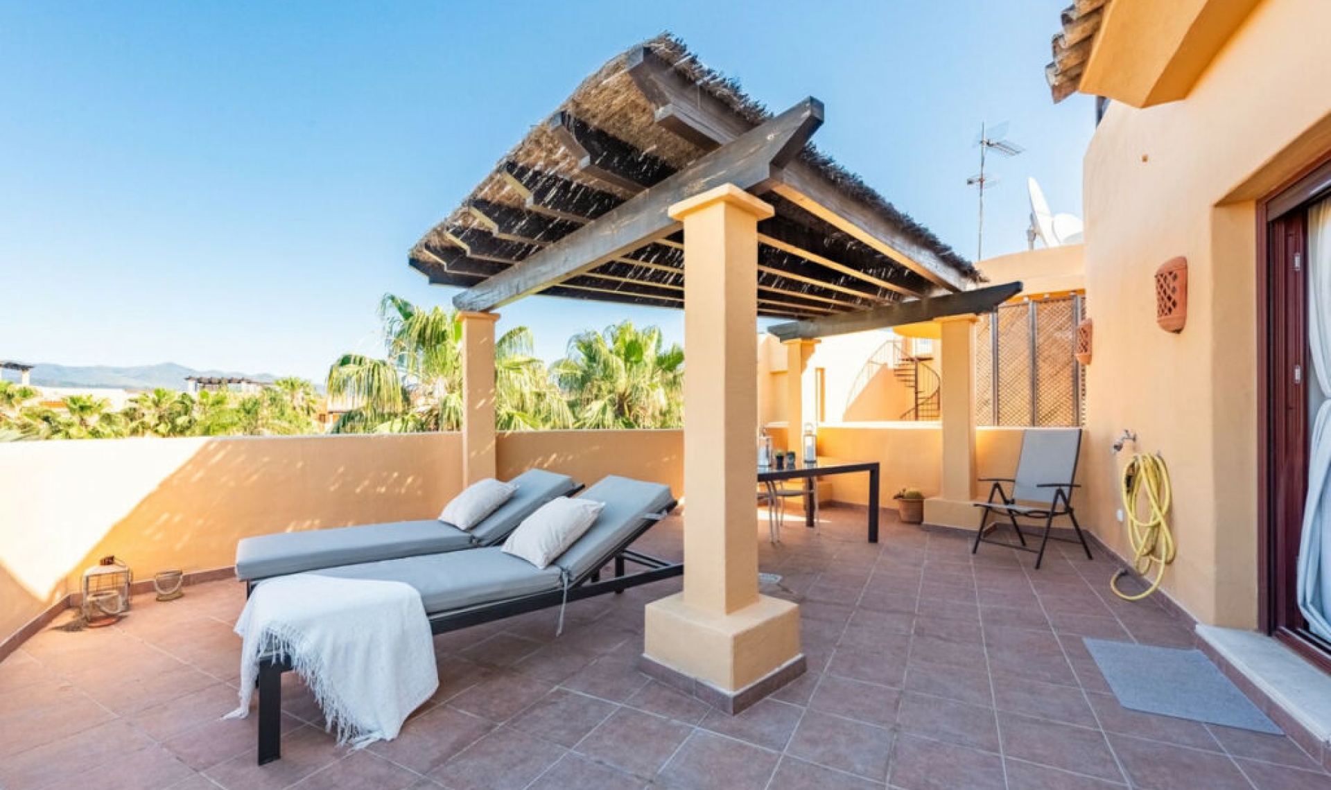 Resale - Apartment -
Costalita