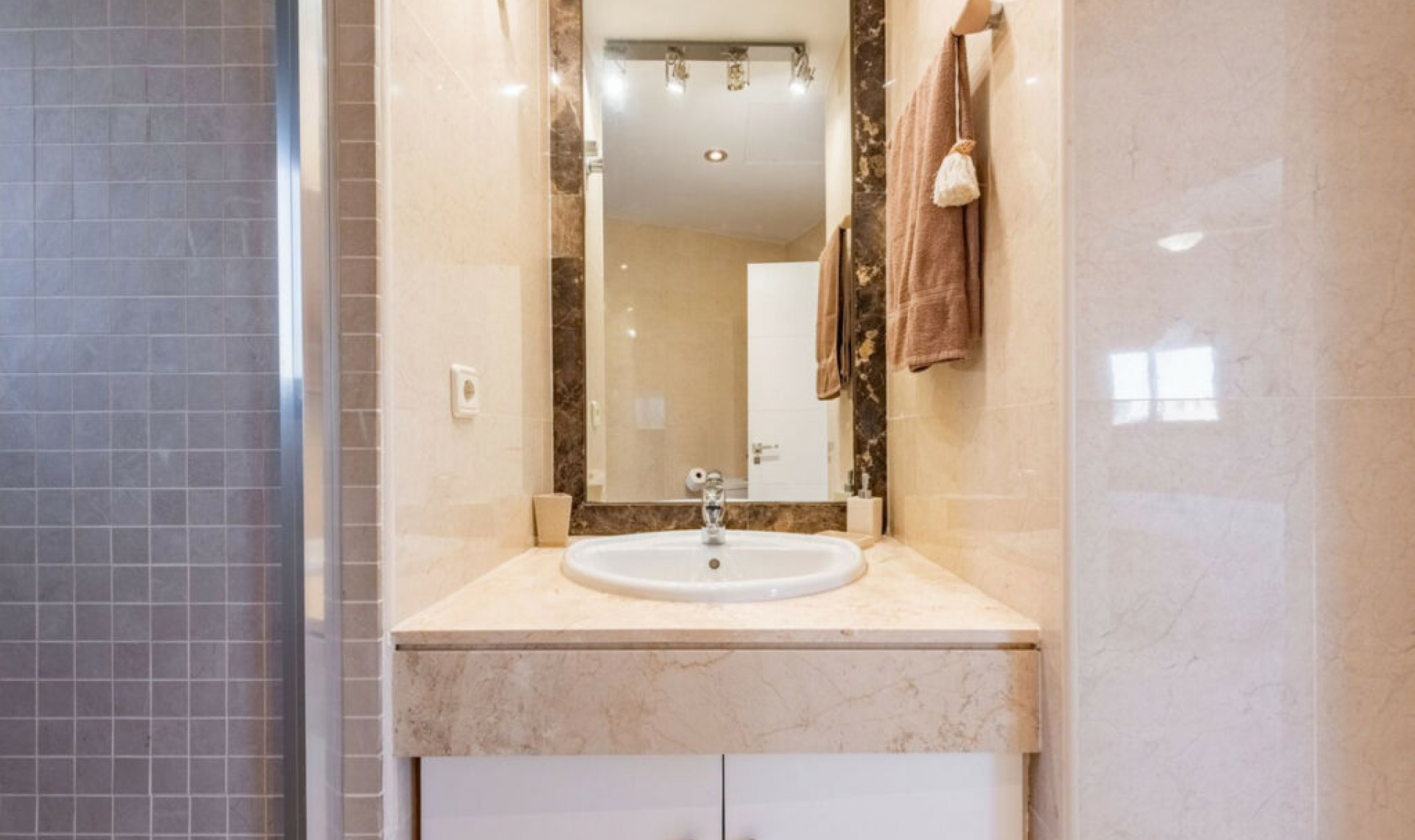 Resale - Apartment -
Costalita