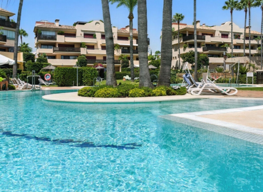 Resale - Apartment -
Costalita