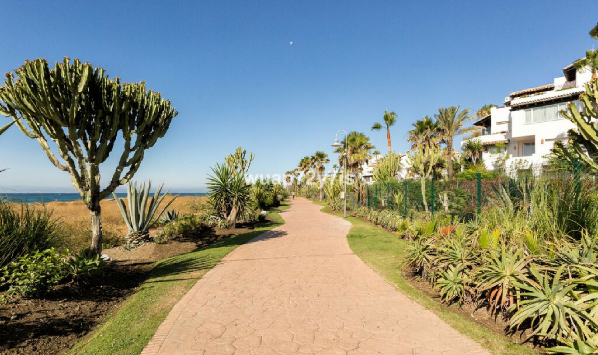 Resale - Apartment -
Costalita