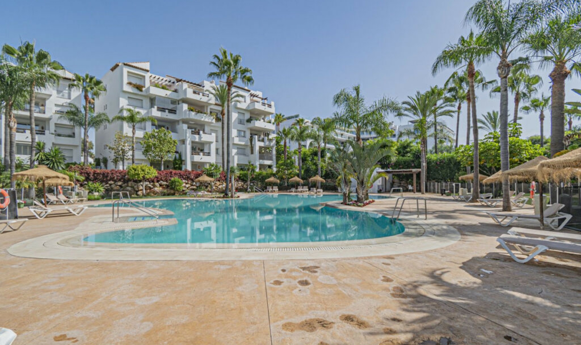 Resale - Apartment -
Costalita