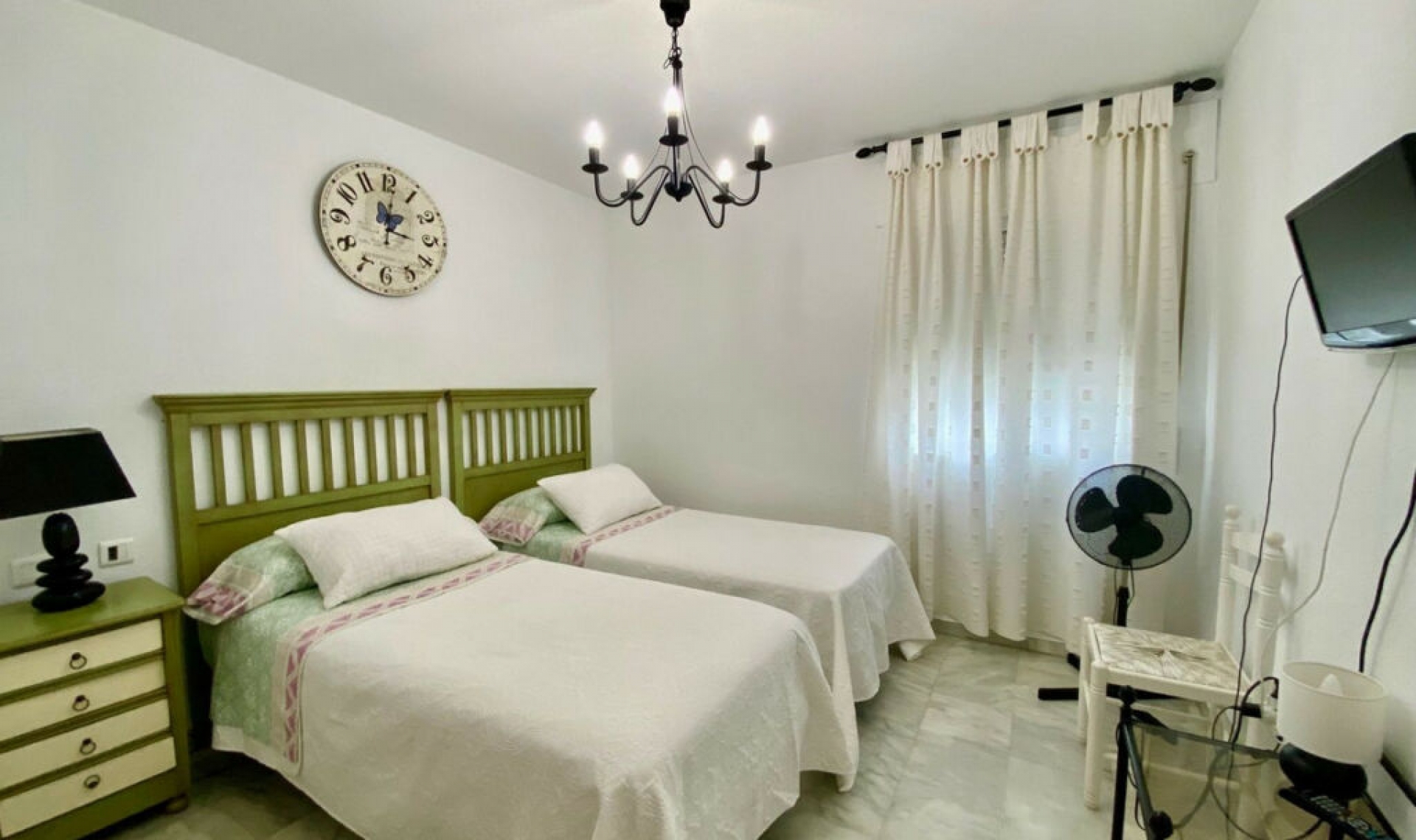 Resale - Apartment -
Diana Park