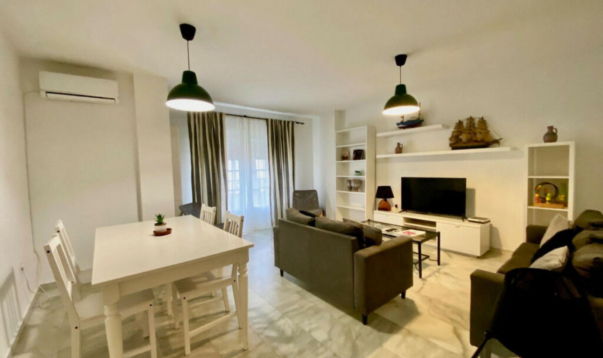 Resale - Apartment -
Diana Park