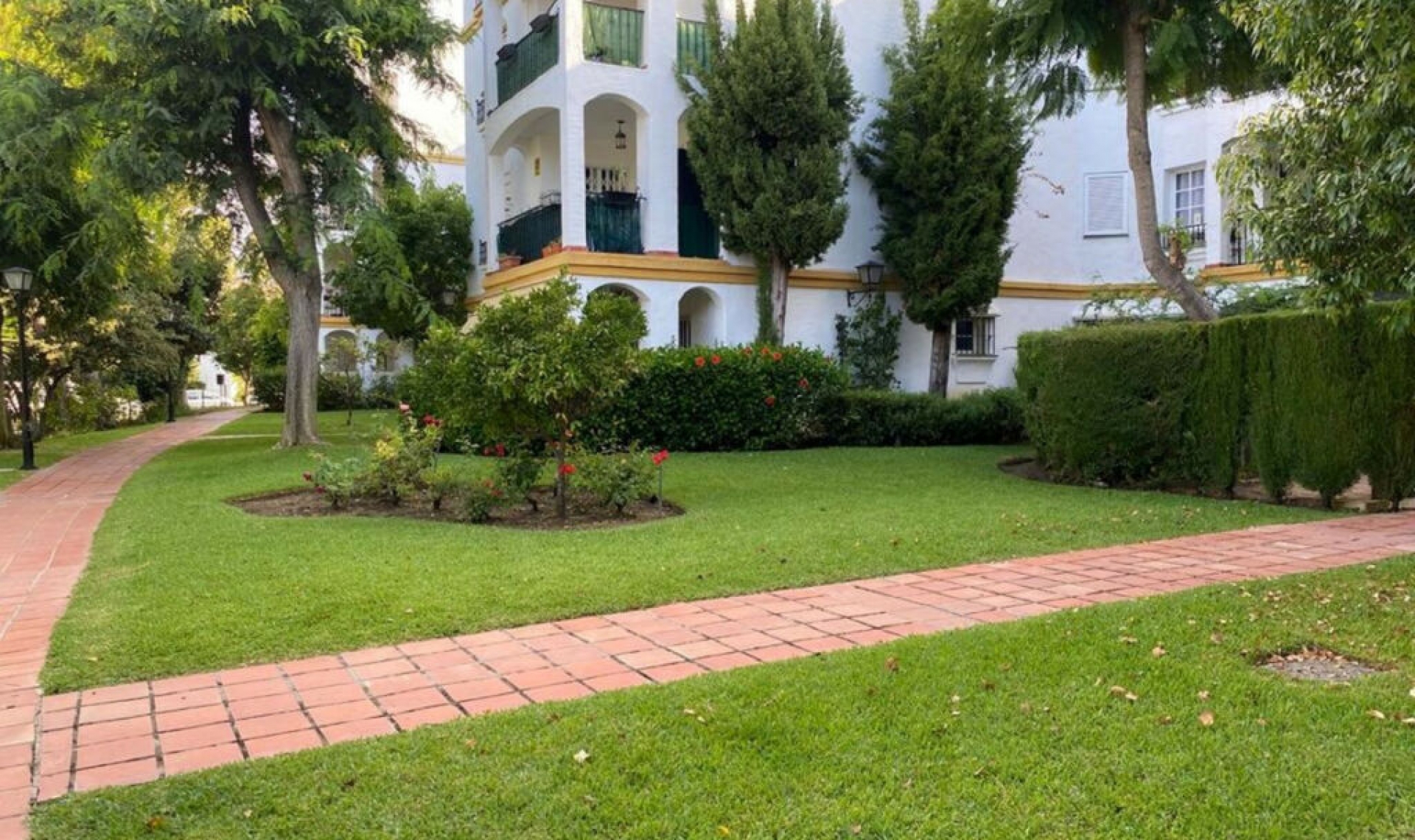 Resale - Apartment -
Diana Park