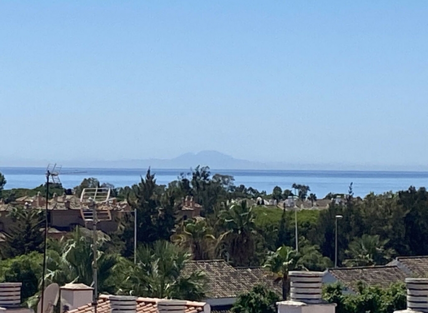 Resale - Apartment -
Diana Park