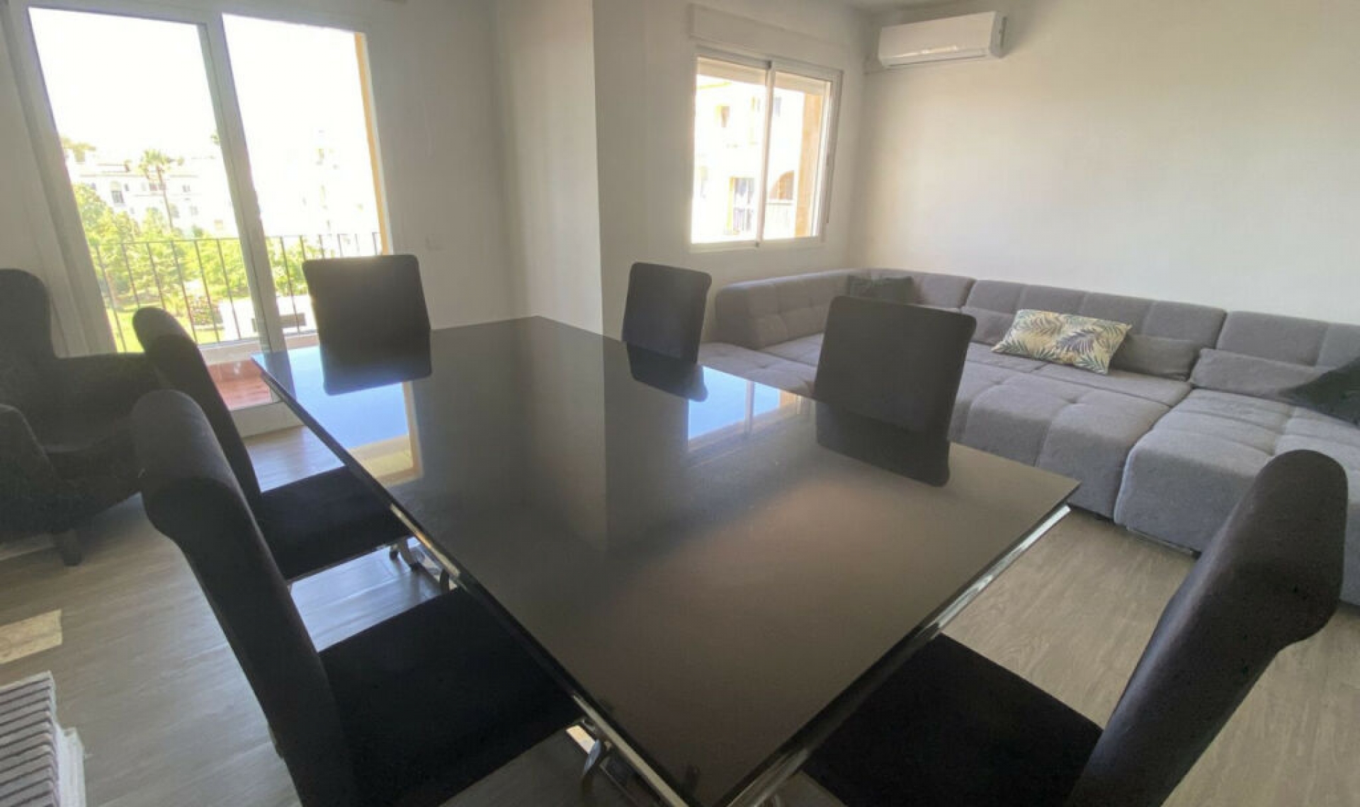 Resale - Apartment -
Diana Park