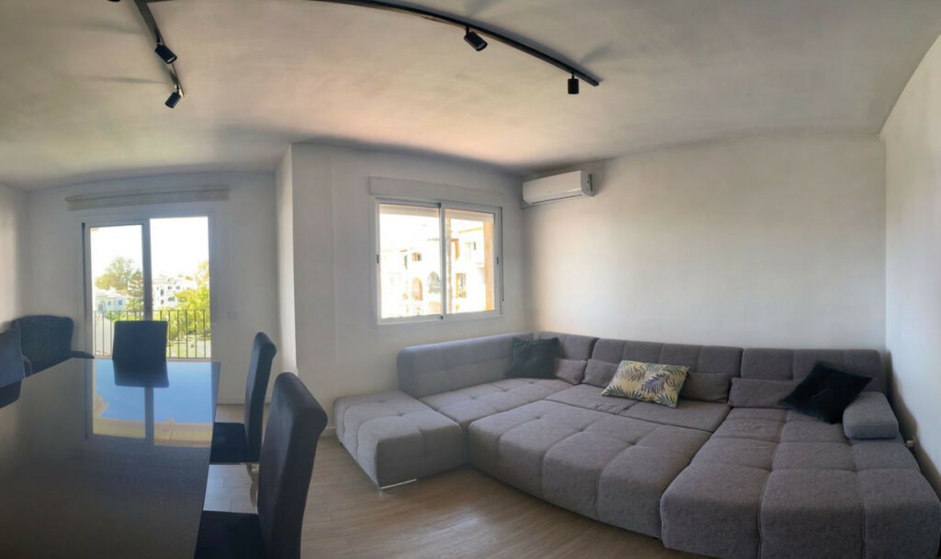 Resale - Apartment -
Diana Park