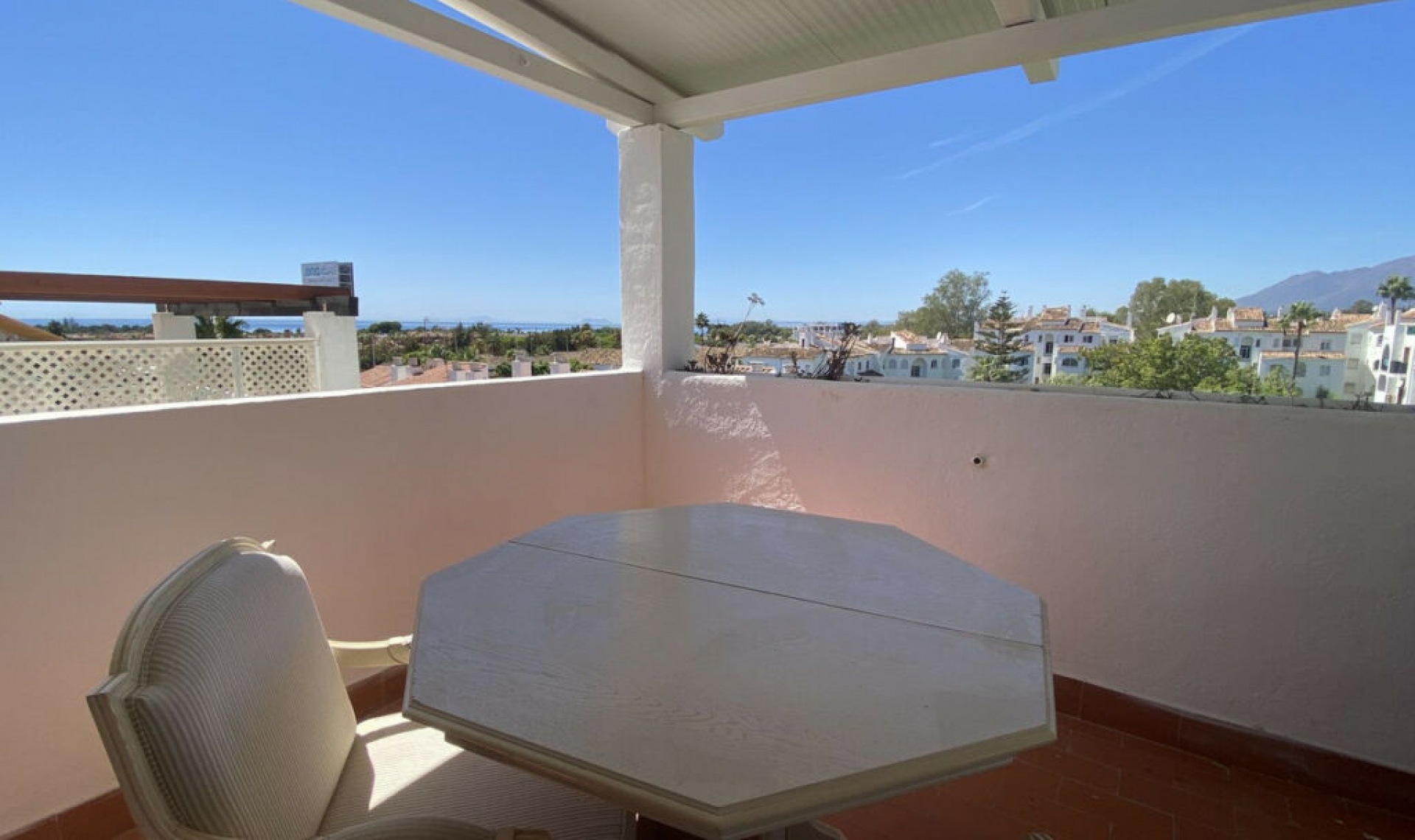 Resale - Apartment -
Diana Park