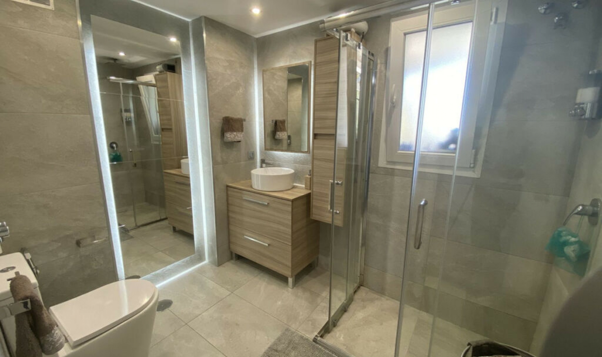 Resale - Apartment -
Diana Park